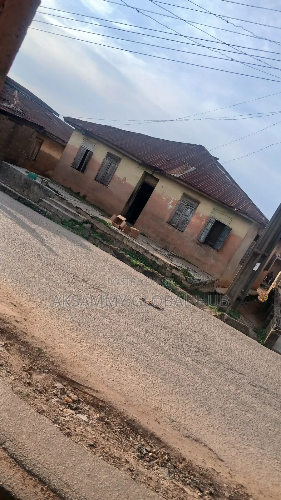 8bdrm Bungalow in Ui Area, Agbowo Main, Ibadan for sale in Ibadan