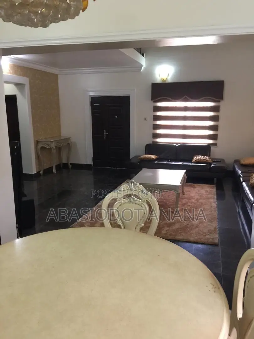4bdrm Duplex in Federal Housing, Uyo for sale in Uyo