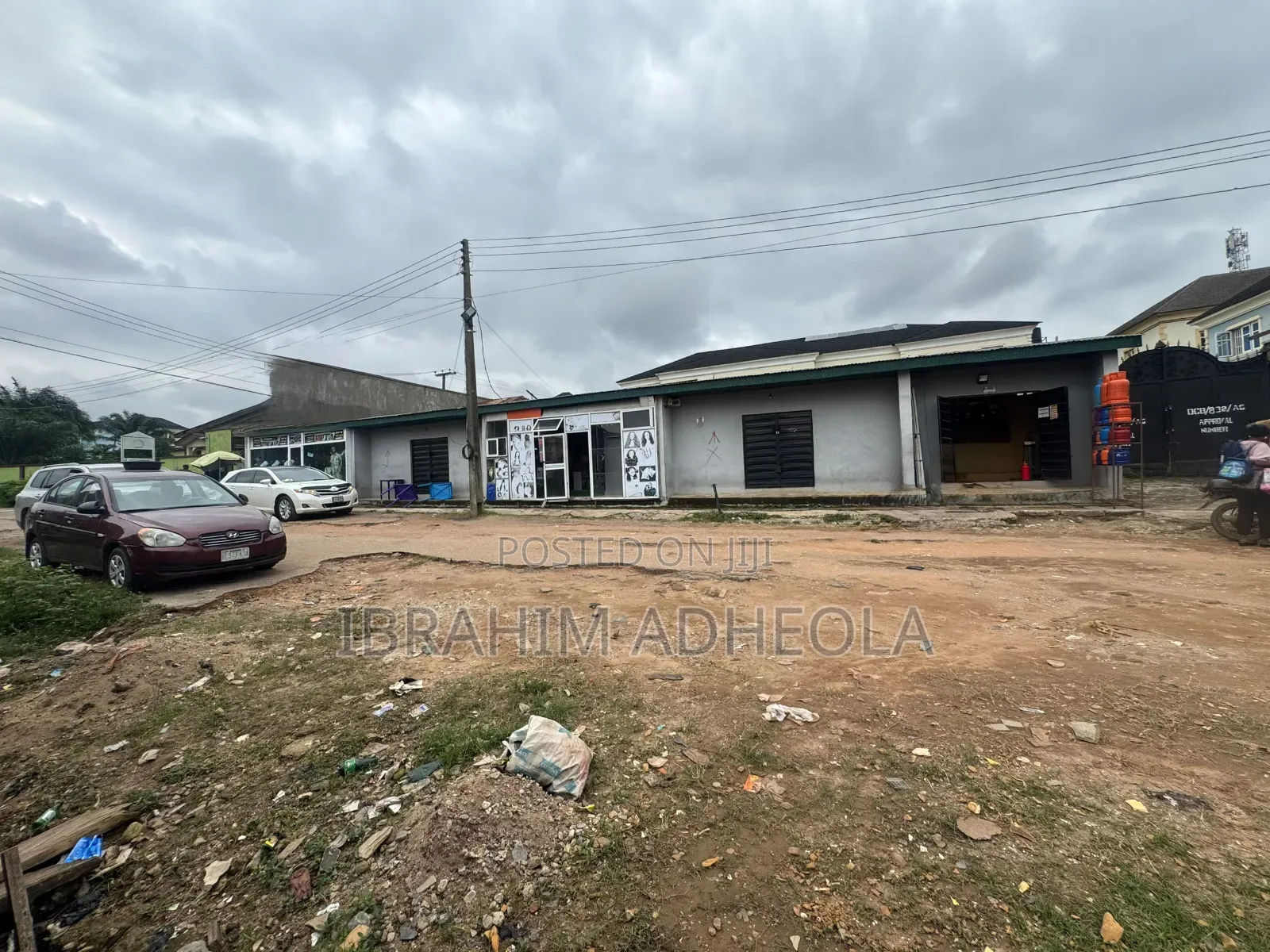 A Corner Peice Land Measuring 650sqm With a Demolishable in Ifako-Ogba