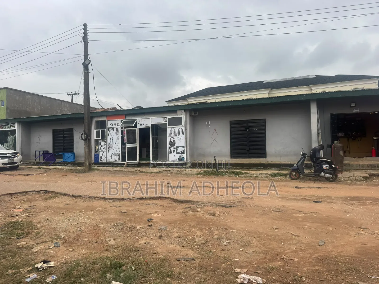 A Corner Peice Land Measuring 650sqm With a Demolishable in Ifako-Ogba