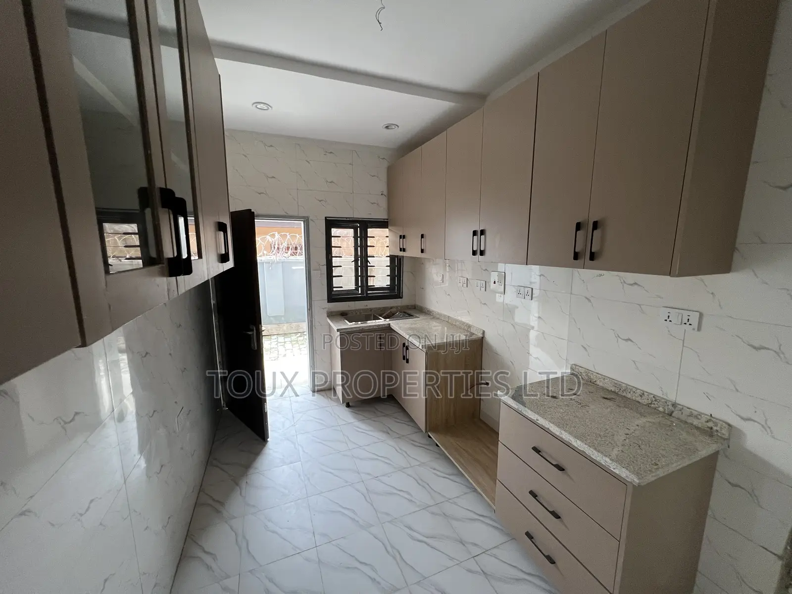 2bdrm Block of Flats in Kubwa for sale in Kubwa