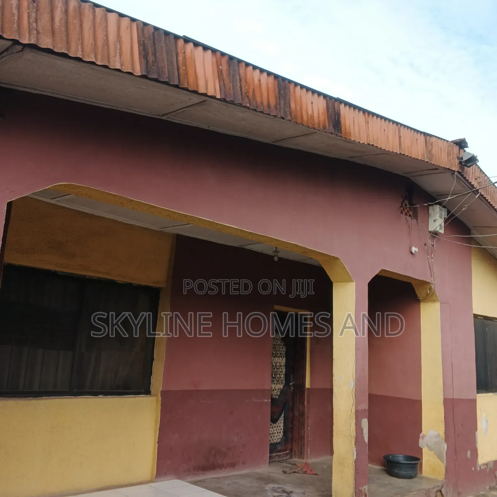 10bdrm House in Joju, Ado-Odo/Ota for sale in Ado-Odo/Ota