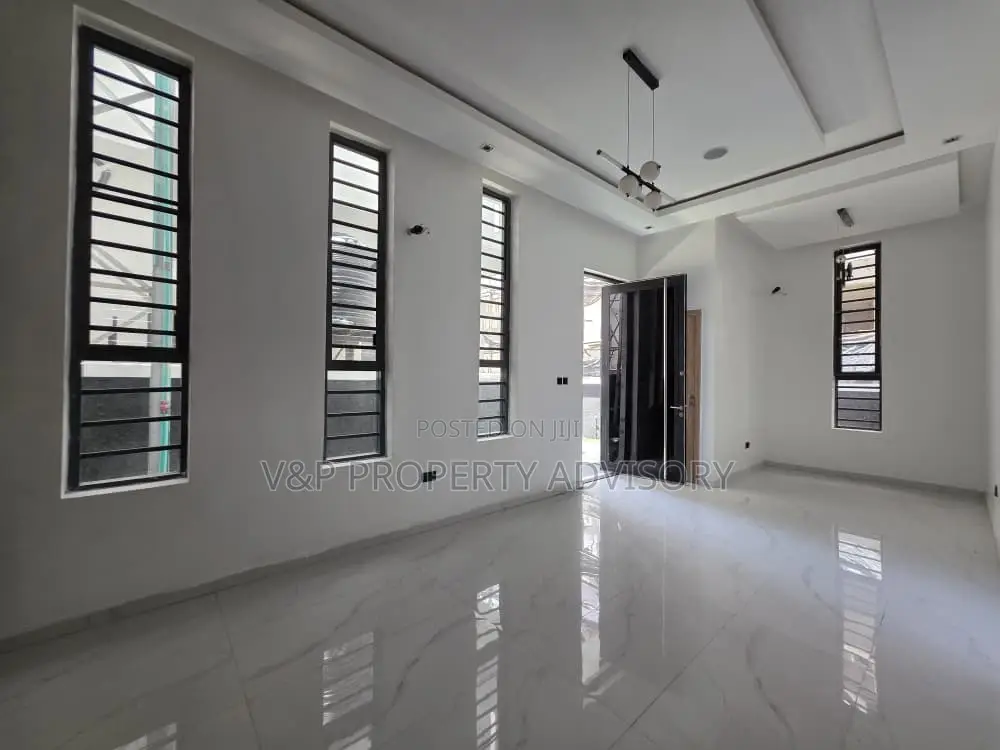 4bdrm Duplex in Chevron for rent in Chevron