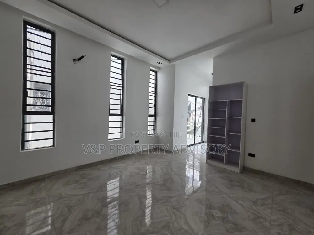 4bdrm Duplex in Chevron for rent in Chevron