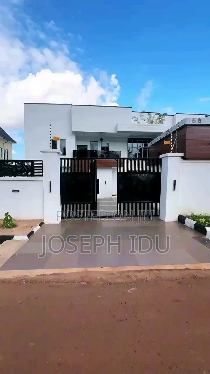 5bdrm Duplex in Wtc Estate Enugu for sale in Enugu