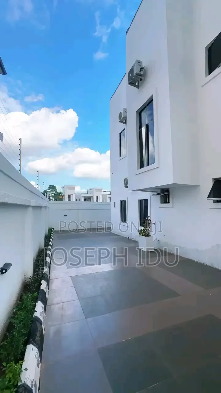 5bdrm Duplex in Wtc Estate Enugu for sale in Enugu