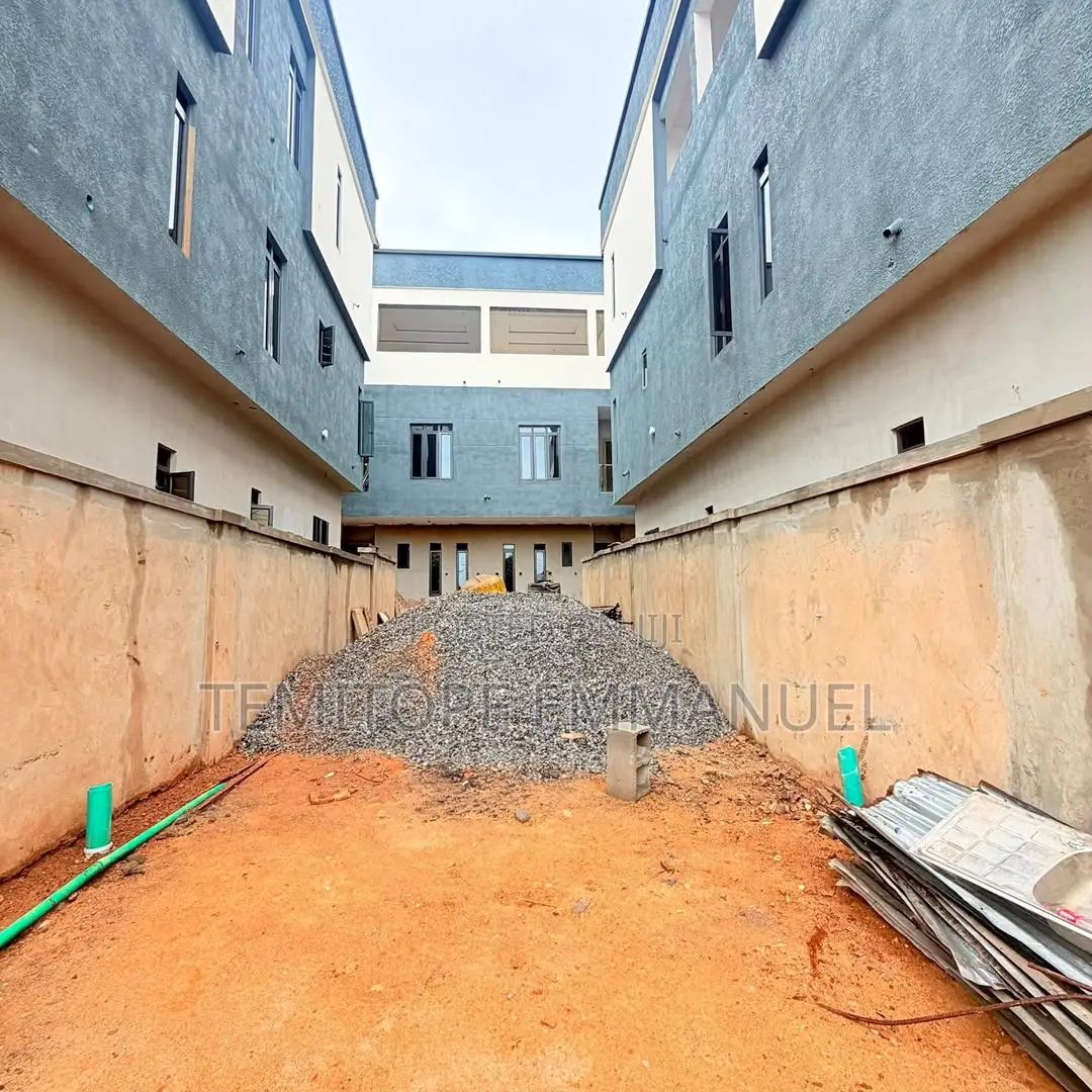 Furnished 4bdrm Duplex in GRA Phase 2 Shangisha for sale in GRA Phase 2 Shangisha