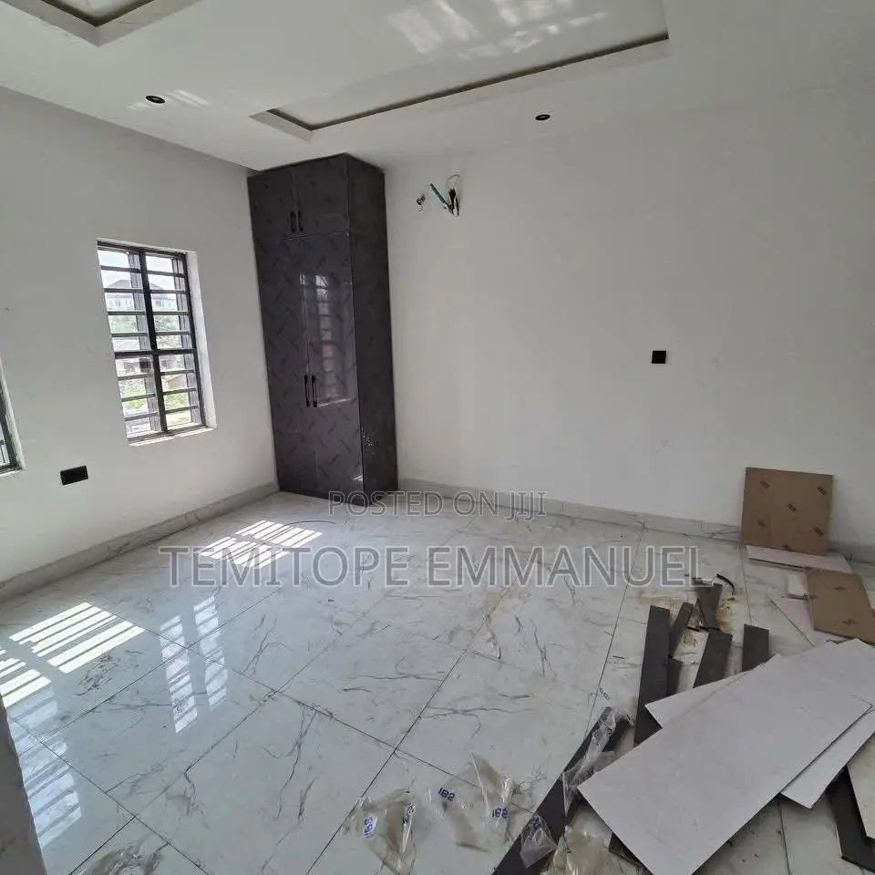 Furnished 3bdrm Apartment in Yaba for sale in Yaba