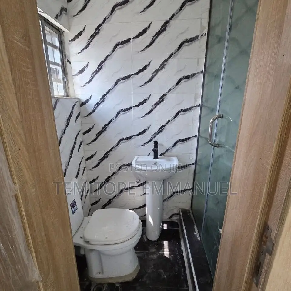 Furnished 3bdrm Apartment in Yaba for sale in Yaba