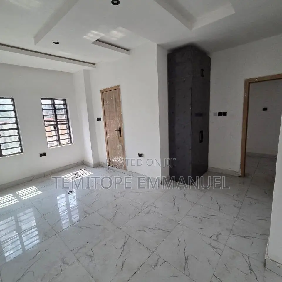 Furnished 3bdrm Apartment in Yaba for sale in Yaba