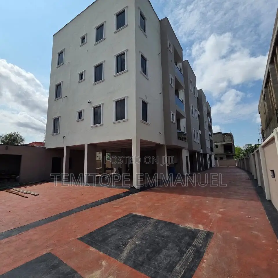 Furnished 3bdrm Apartment in Yaba for sale in Yaba