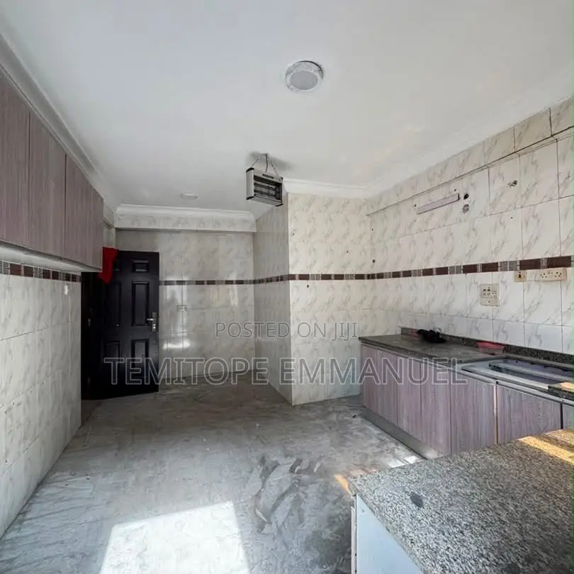Furnished 4bdrm Duplex in Surulere for sale in Surulere