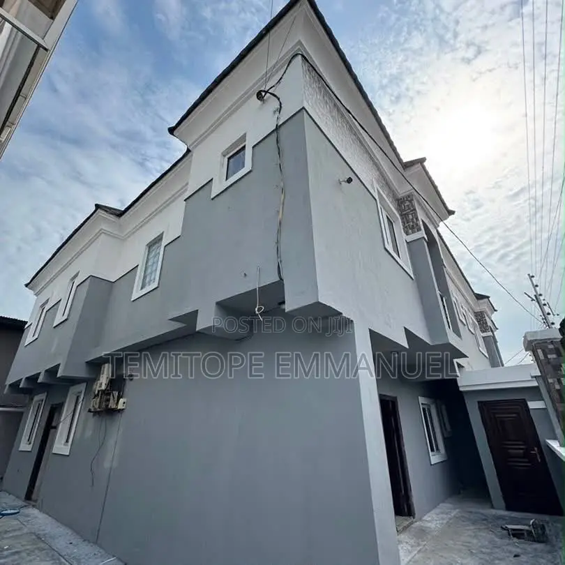 Furnished 4bdrm Duplex in Surulere for sale in Surulere