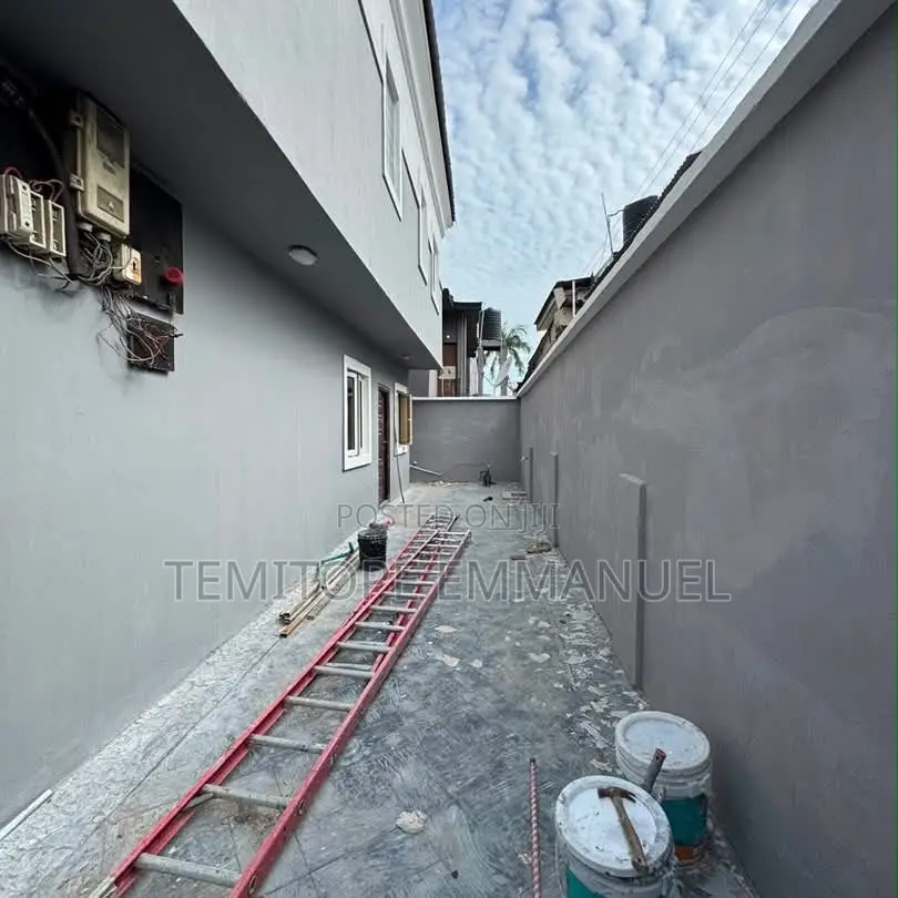 Furnished 4bdrm Duplex in Surulere for sale in Surulere