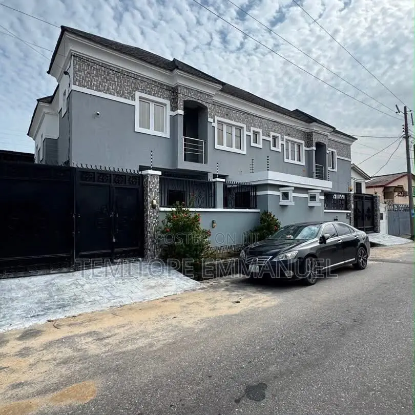 Furnished 4bdrm Duplex in Surulere for sale in Surulere