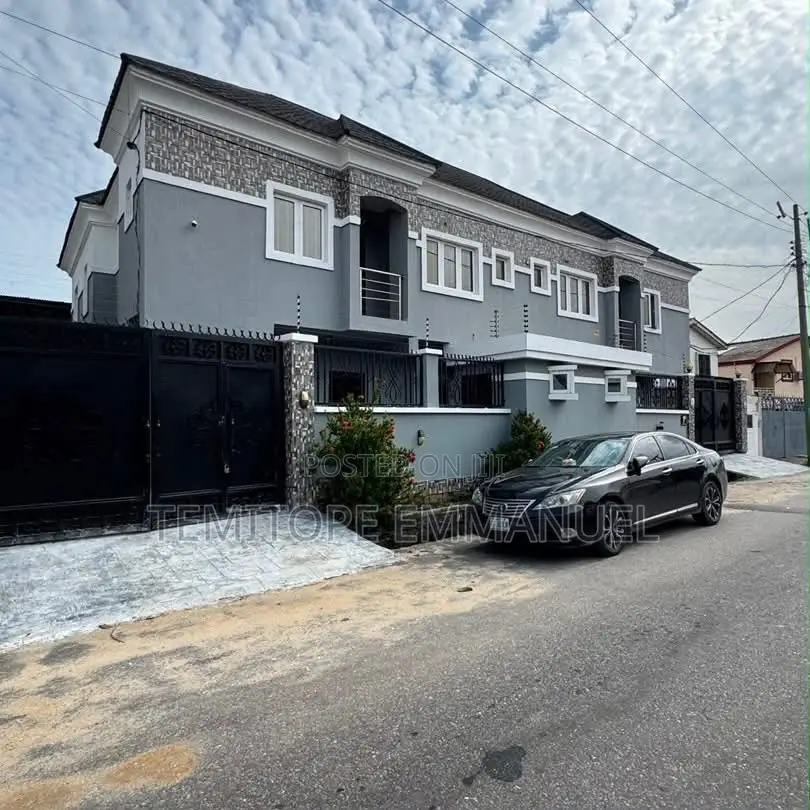 Furnished 4bdrm Duplex in Surulere for sale in Surulere