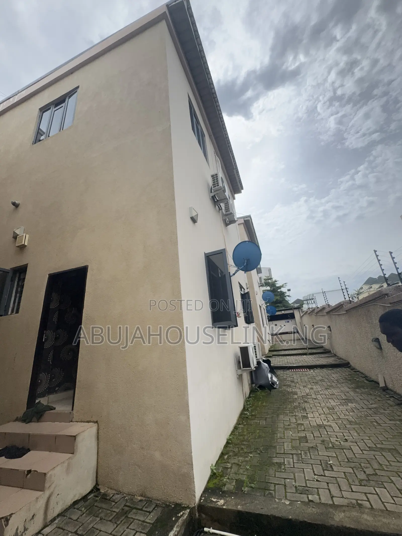 1bdrm Bedsitter in Guzape Main Abuja for rent in Guzape District