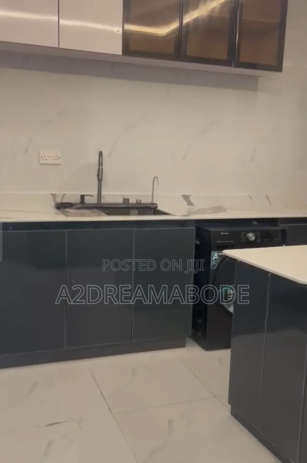 3bdrm Apartment in Ikeja Gra for rent in Ikeja GRA
