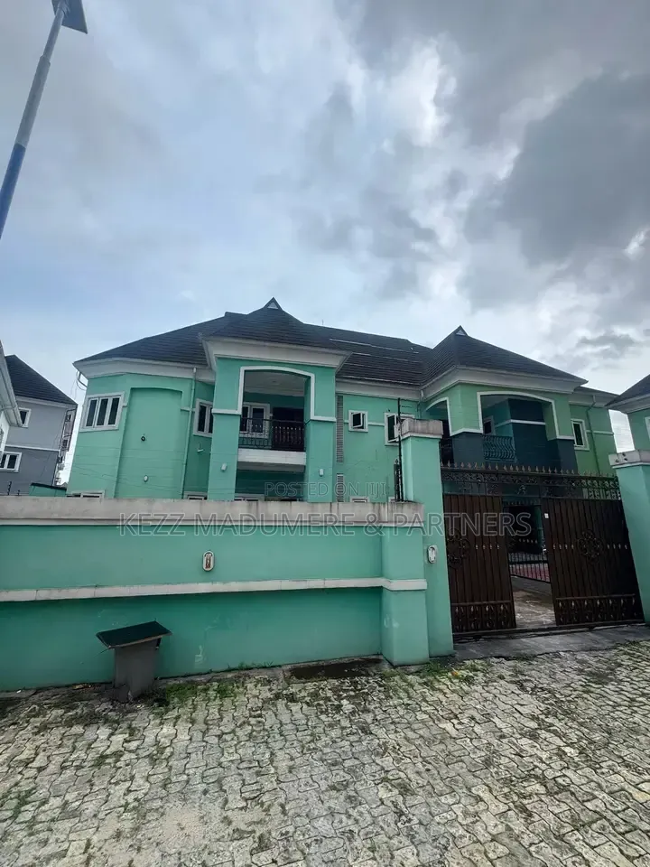 9bdrm Duplex in New Gra Phase 2 Port for sale in GRA Phase 2 / Port-Harcourt