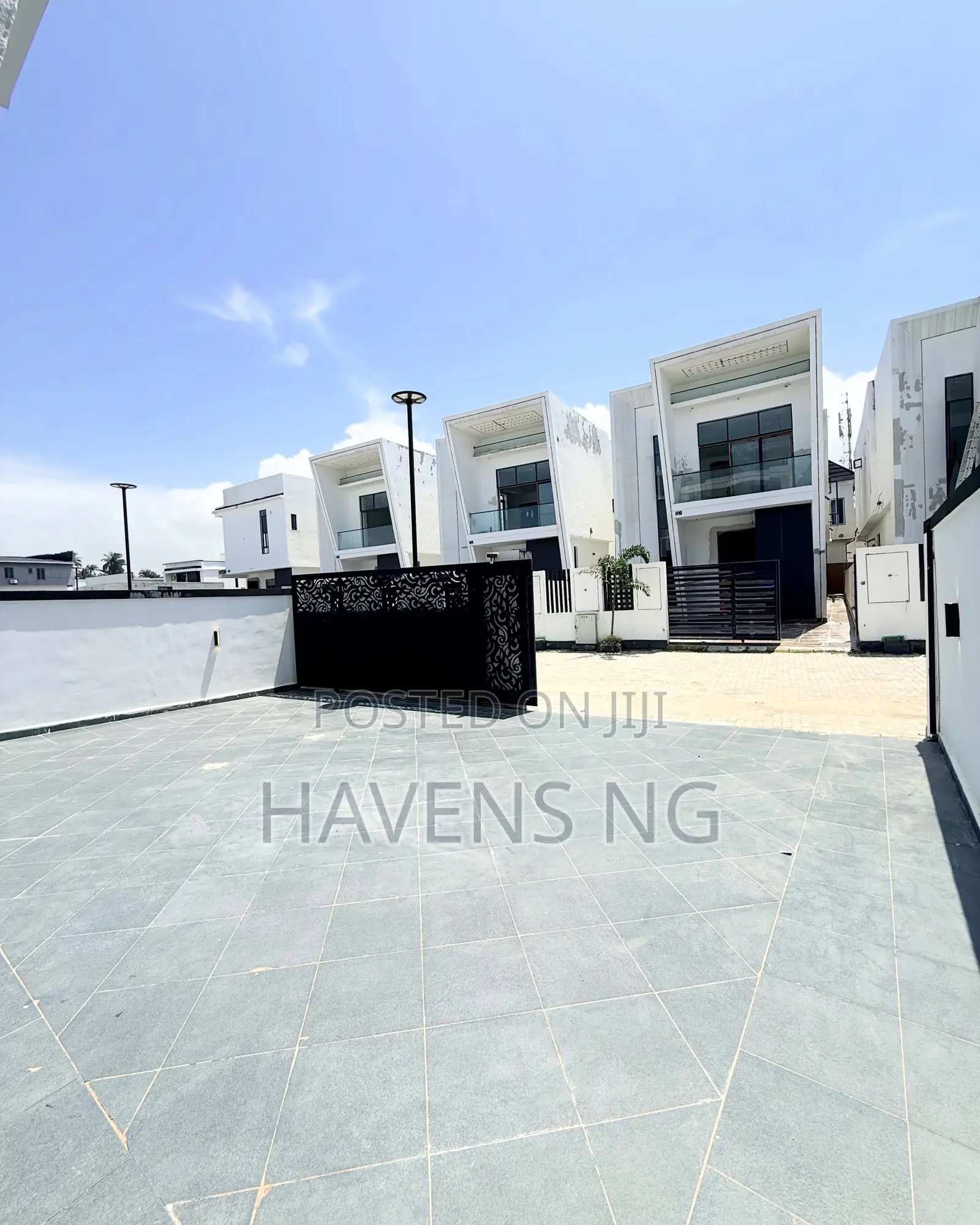 5bdrm Duplex in Lekki Phase 2 for sale in Lekki Phase 2