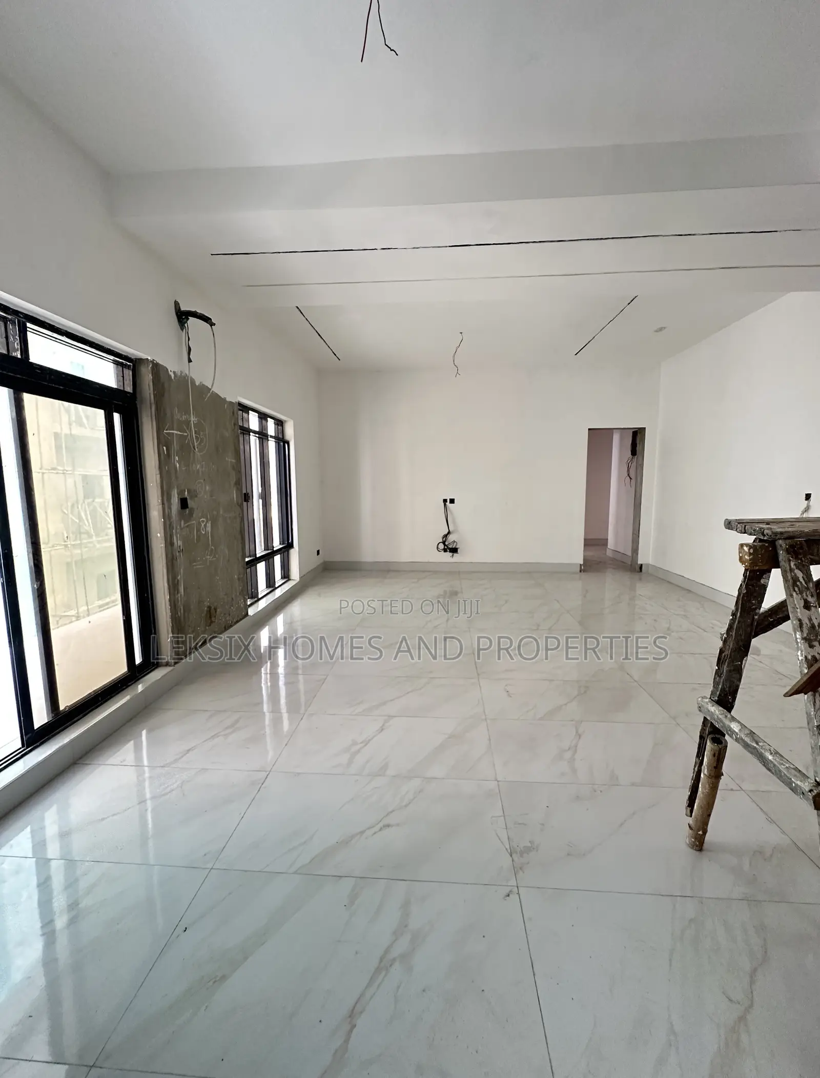 3bdrm Penthouse in A Well Secured, Lekki Phase 1 for sale in Lekki Phase 1