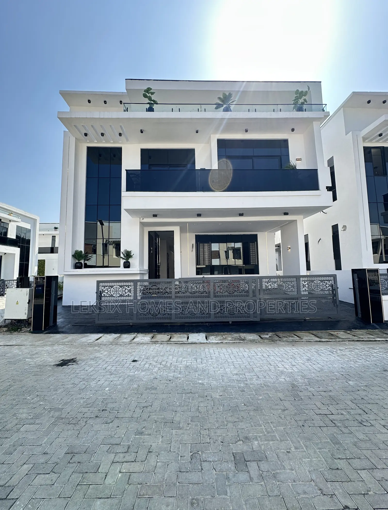 5bdrm Duplex in A Well Secured, Chevron for sale in Chevron