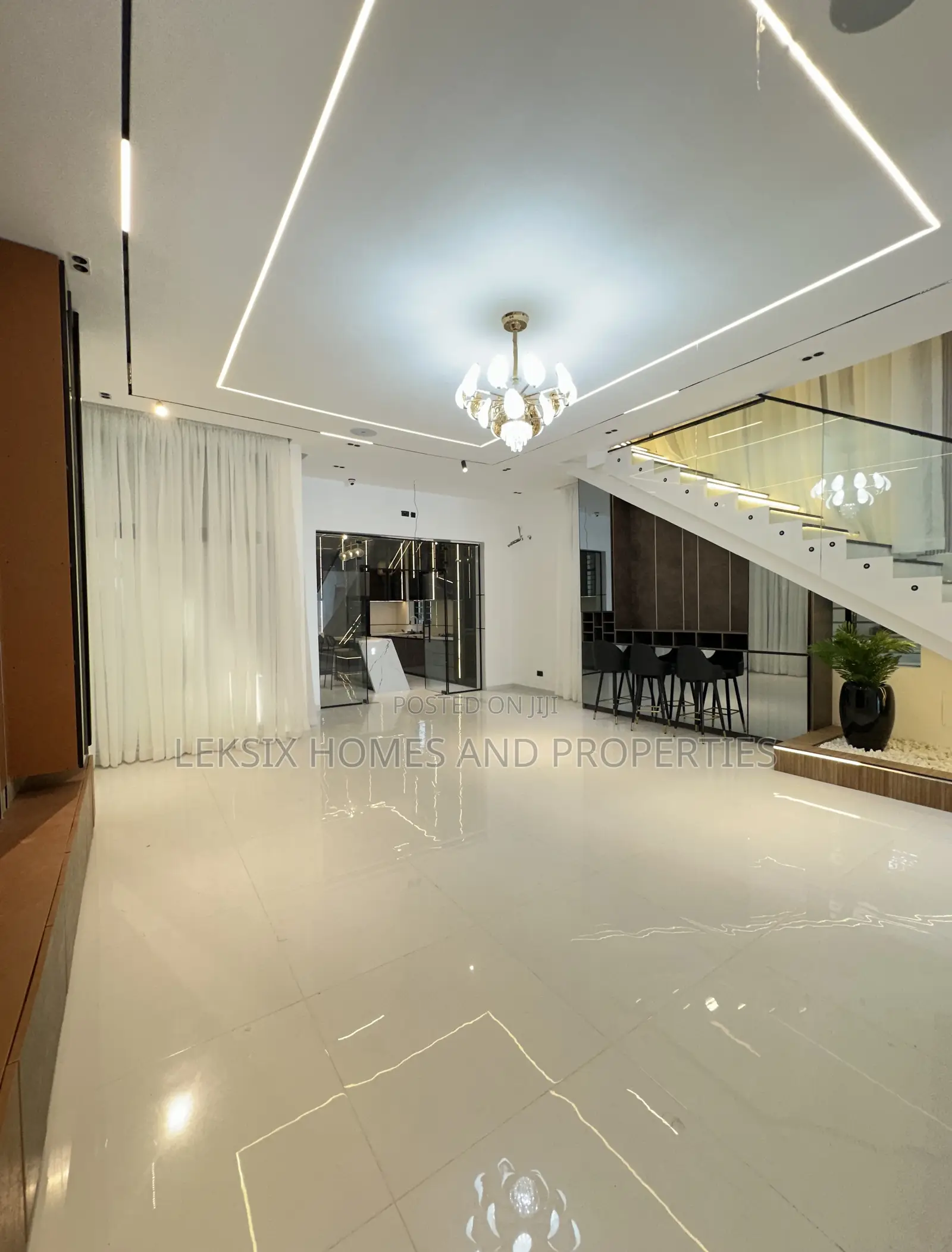 5bdrm Duplex in A Well Secured, Chevron for sale in Chevron