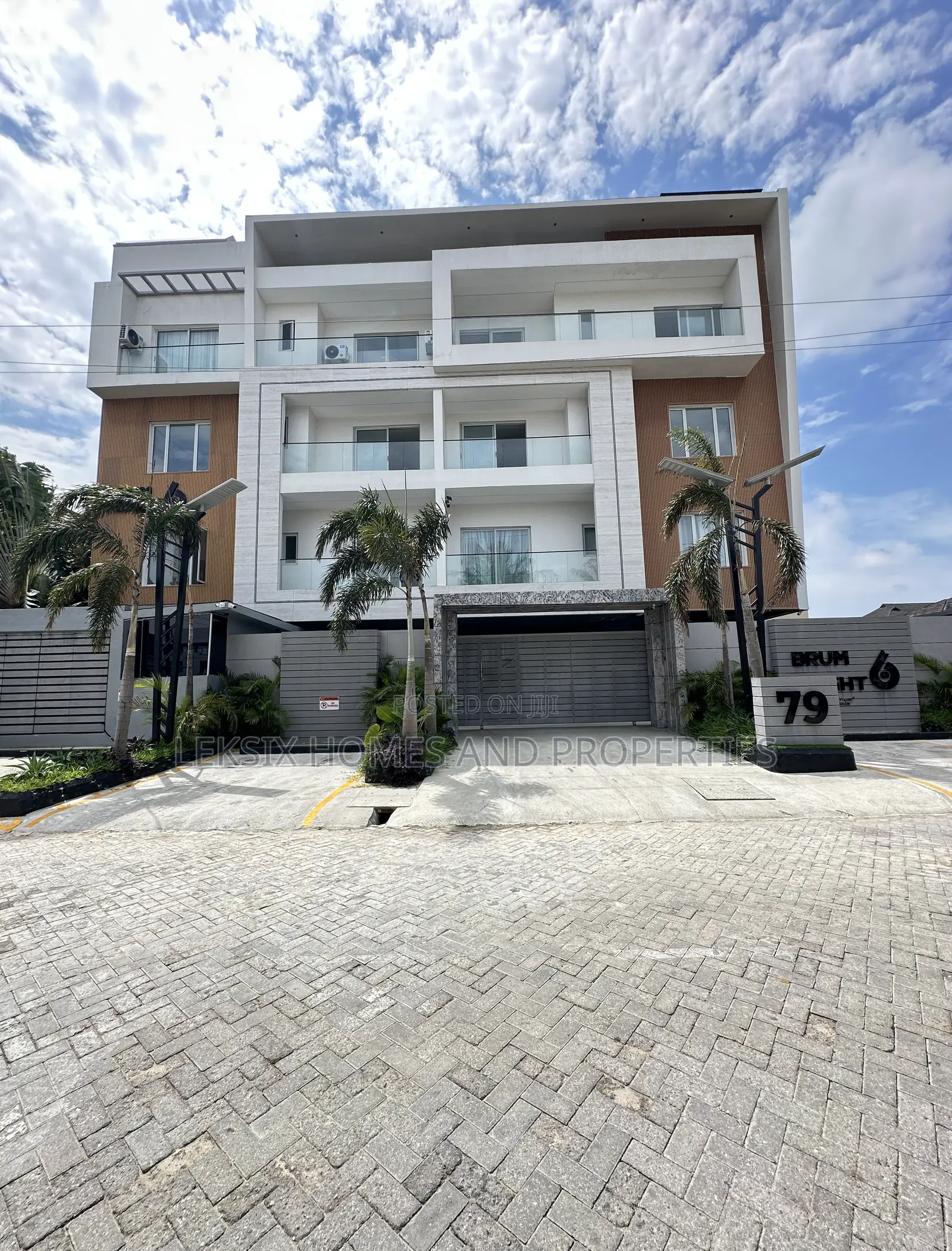 2bdrm Maisonette in A Well Secured, Lekki Phase 1 for sale in Lekki Phase 1
