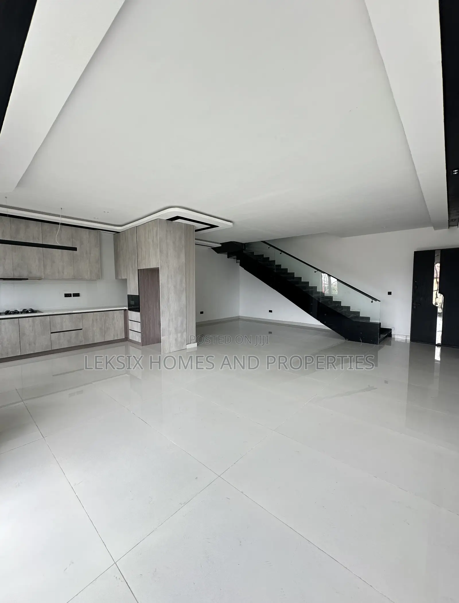 2bdrm Maisonette in A Well Secured, Lekki Phase 1 for sale in Lekki Phase 1