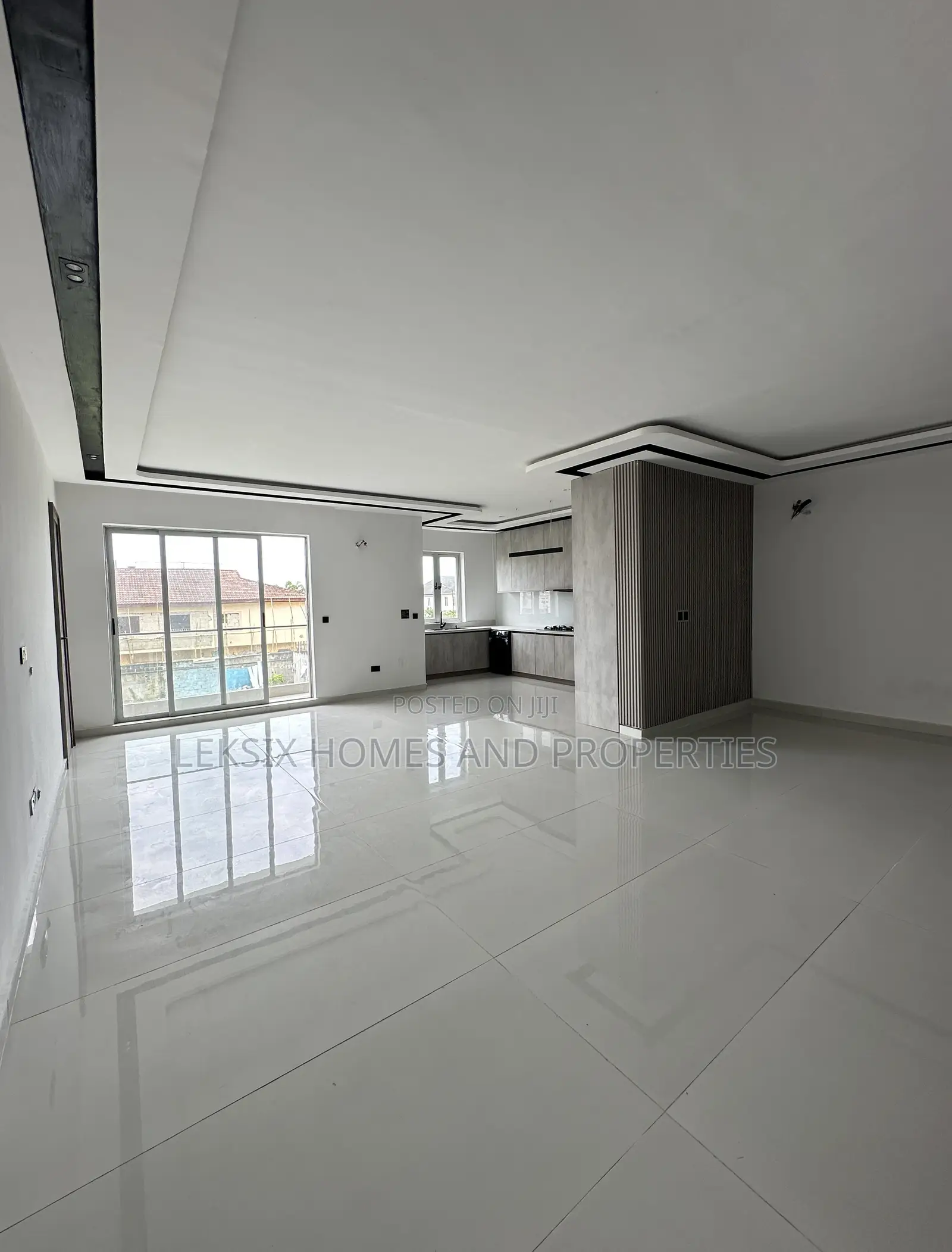 2bdrm Maisonette in A Well Secured, Lekki Phase 1 for sale in Lekki Phase 1