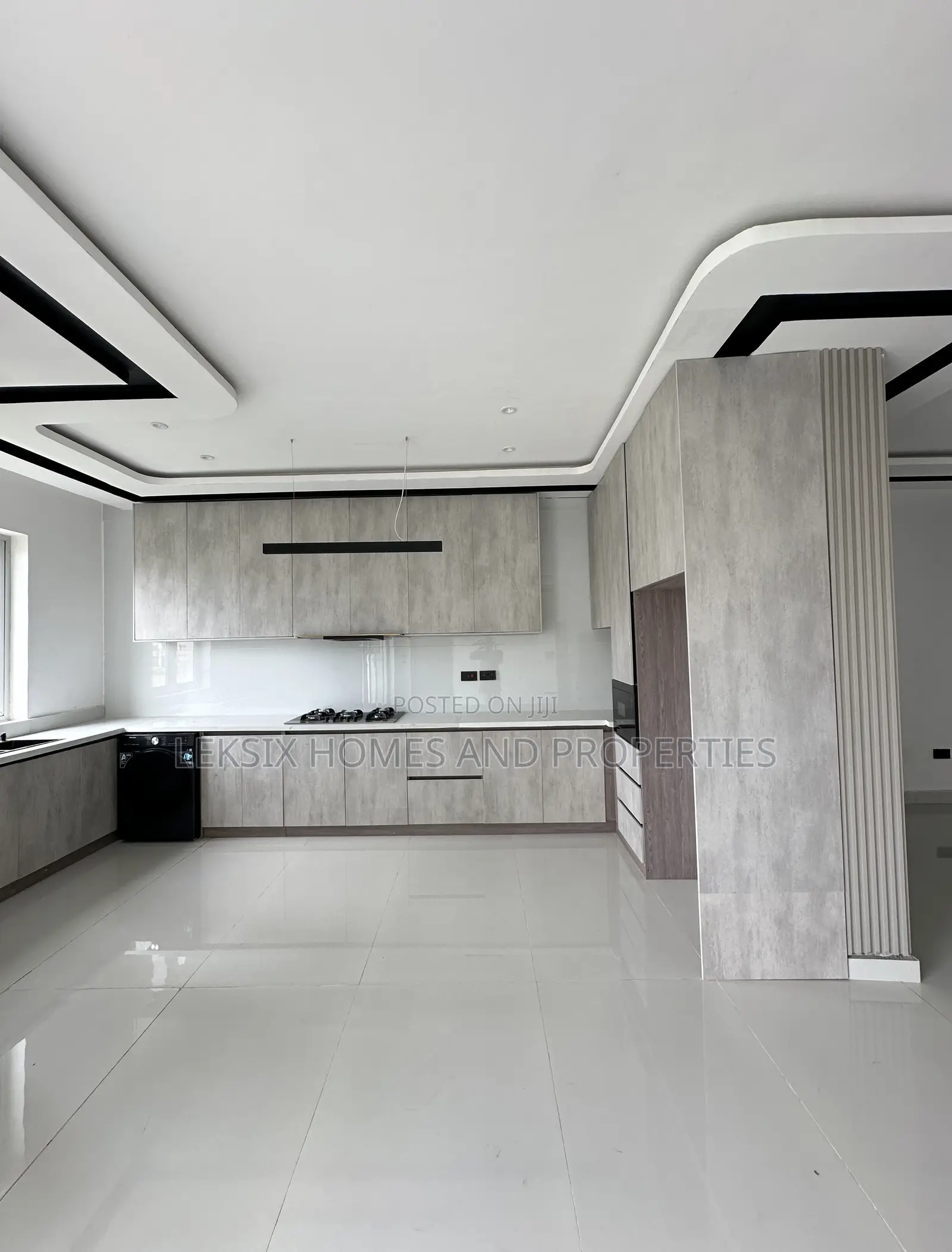 2bdrm Maisonette in A Well Secured, Lekki Phase 1 for sale in Lekki Phase 1