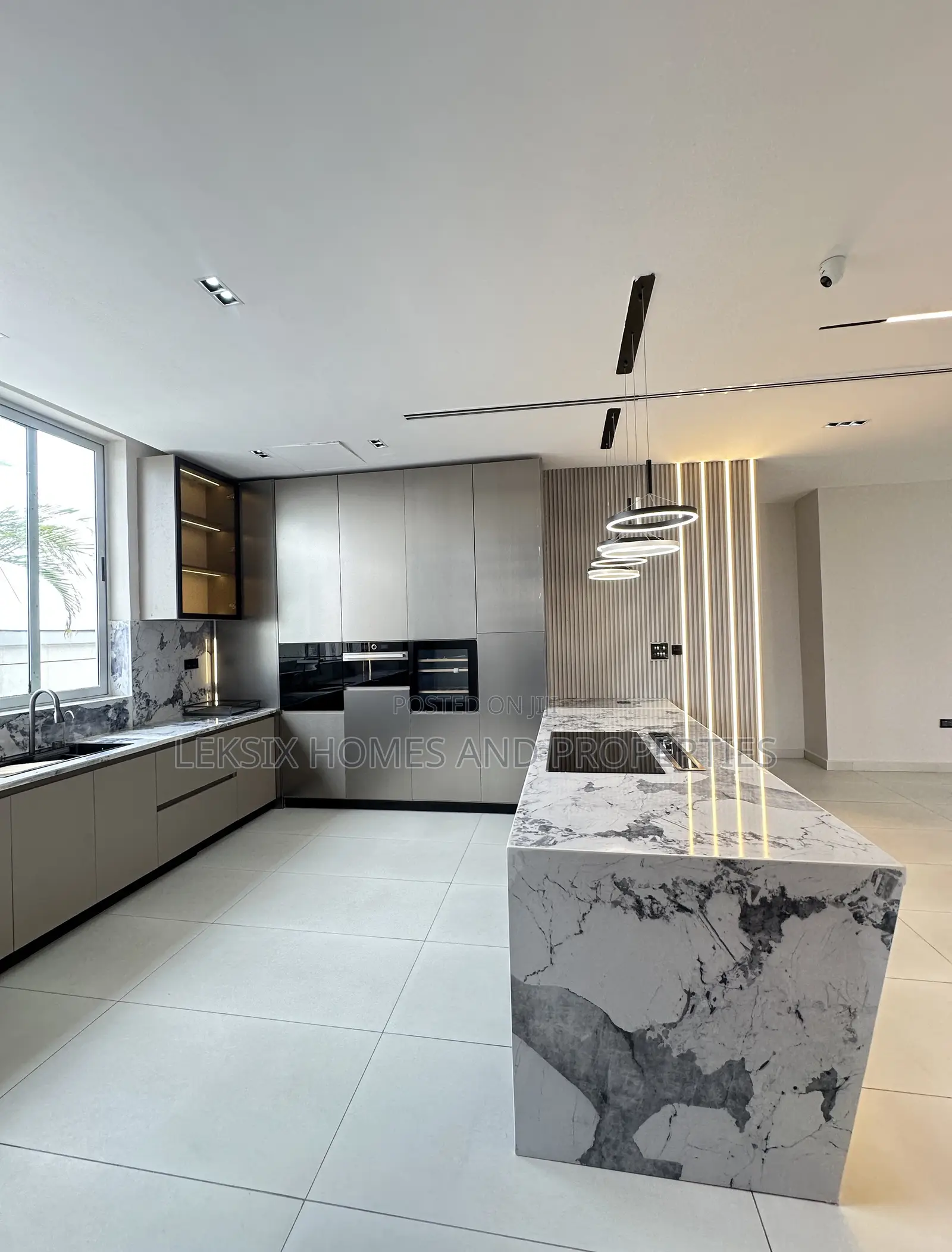 2bdrm Penthouse in 2 Outdoor Gazebos, Lekki Phase 1 for sale in Lekki Phase 1