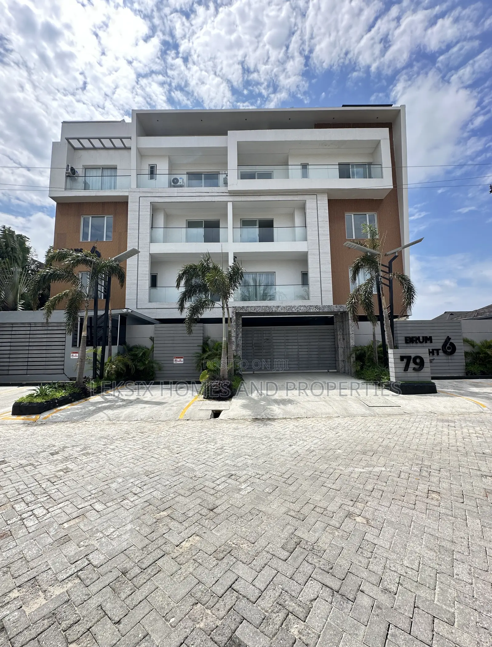 2bdrm Penthouse in 2 Outdoor Gazebos, Lekki Phase 1 for sale in Lekki Phase 1