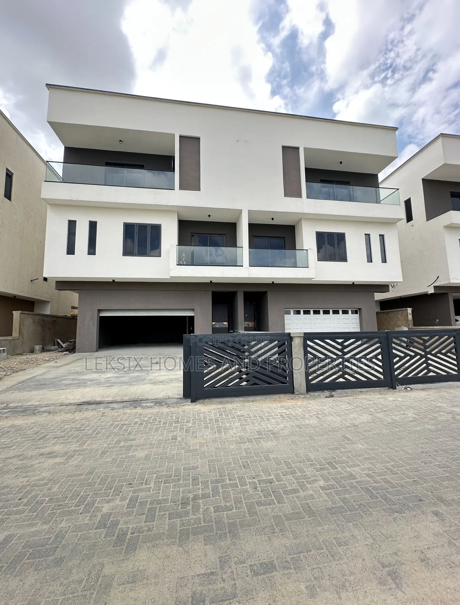4bdrm Duplex in 12 Months Payment, Lekki Phase 1 for sale in Lekki Phase 1