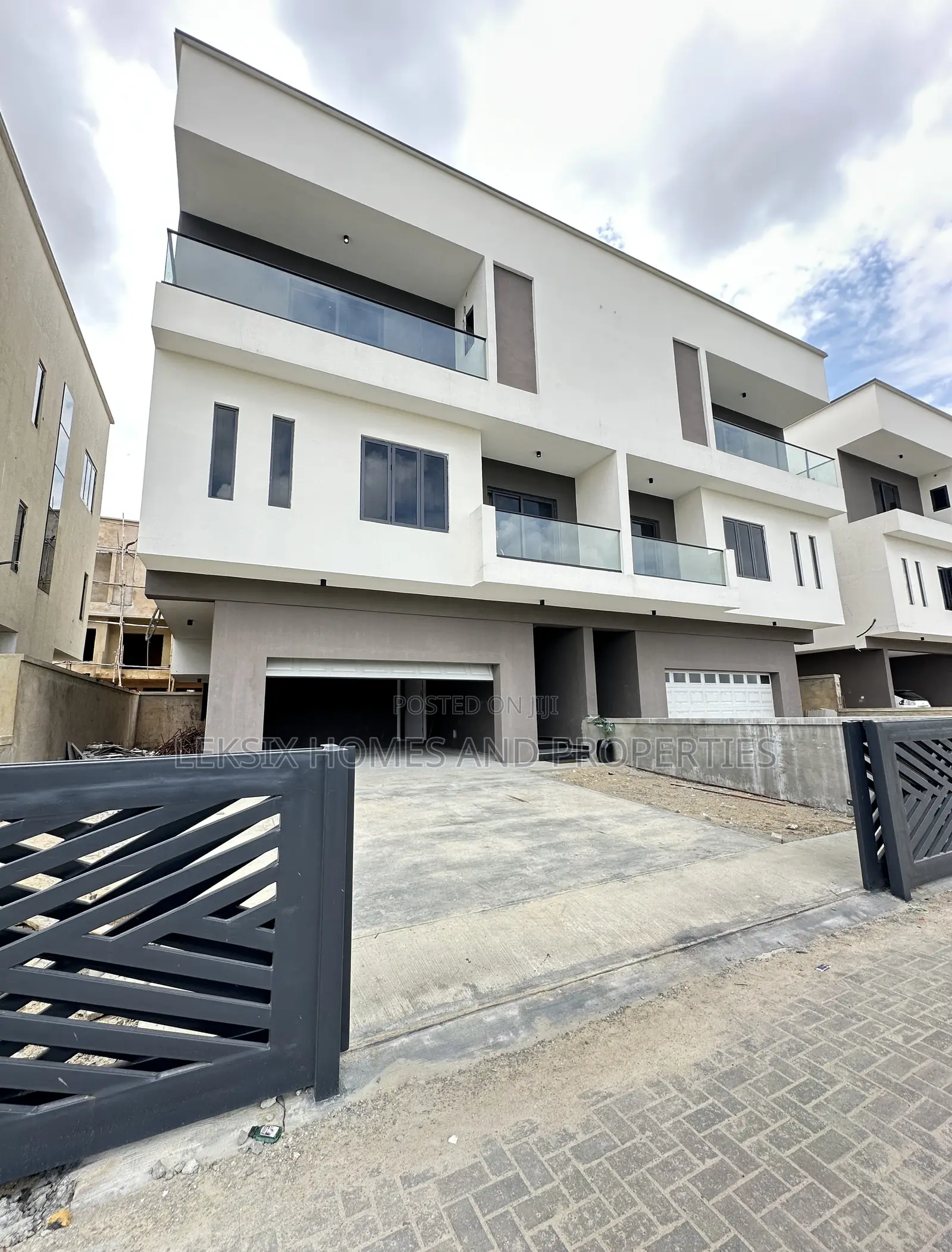 4bdrm Duplex in 12 Months Payment, Lekki Phase 1 for sale in Lekki Phase 1