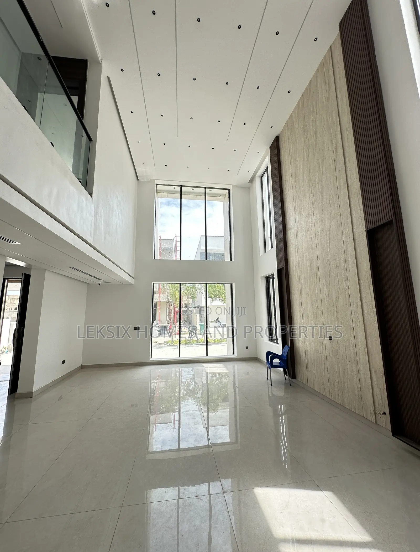 5bdrm Duplex in Buy This And Get An, Lekki Phase 1 for sale in Lekki Phase 1
