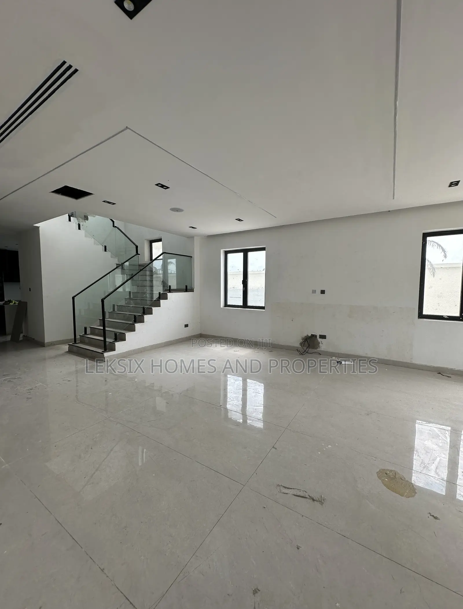 6bdrm Duplex in A Well Secured, Lekki Phase 1 for sale in Lekki Phase 1
