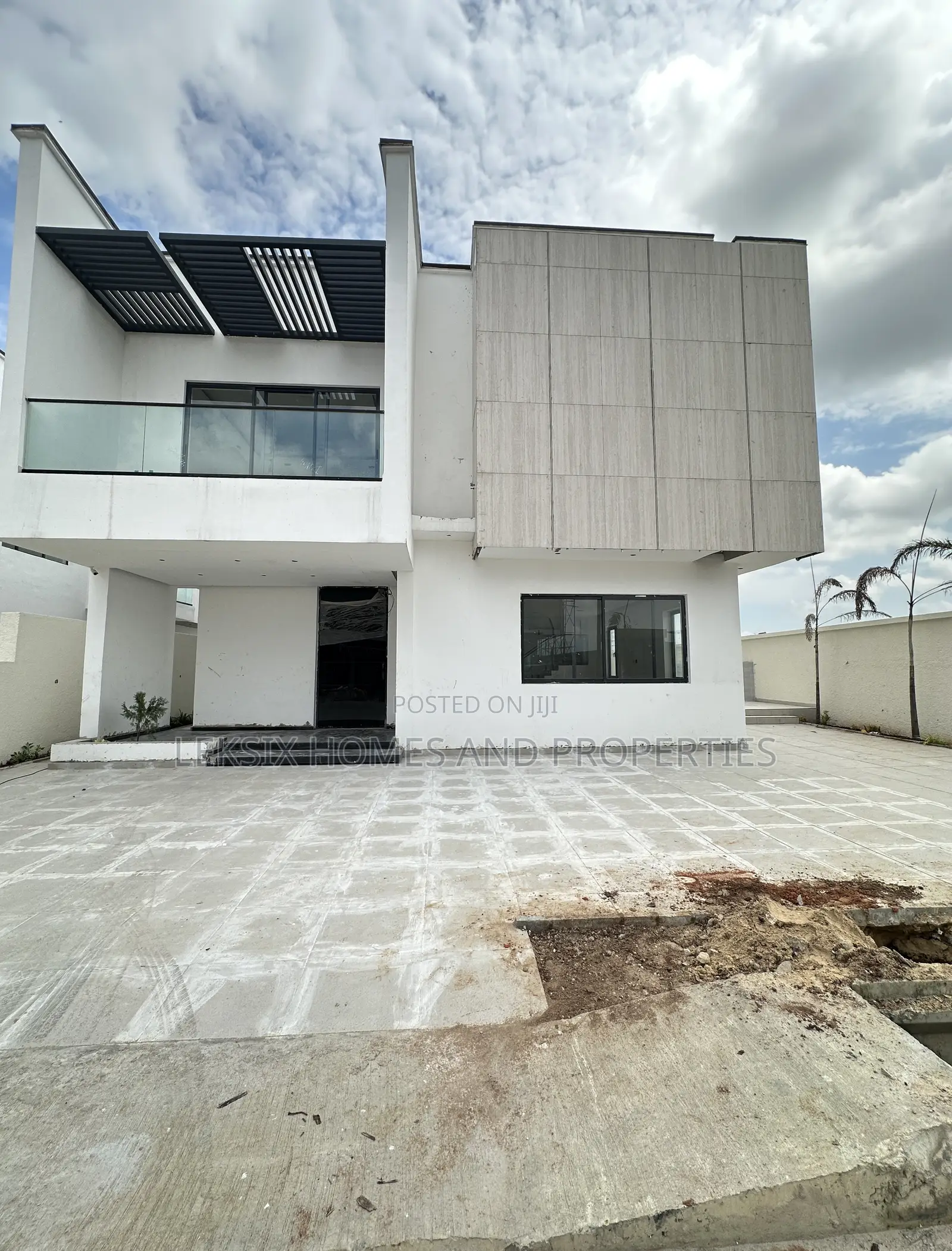 6bdrm Duplex in A Well Secured, Lekki Phase 1 for sale in Lekki Phase 1