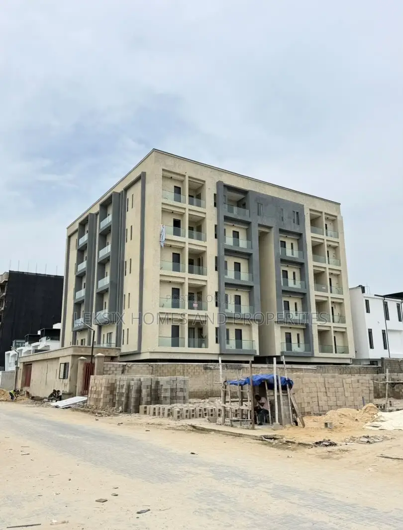 2bdrm Apartment in A Well Secured, Lekki Phase 1 for sale in Lekki Phase 1