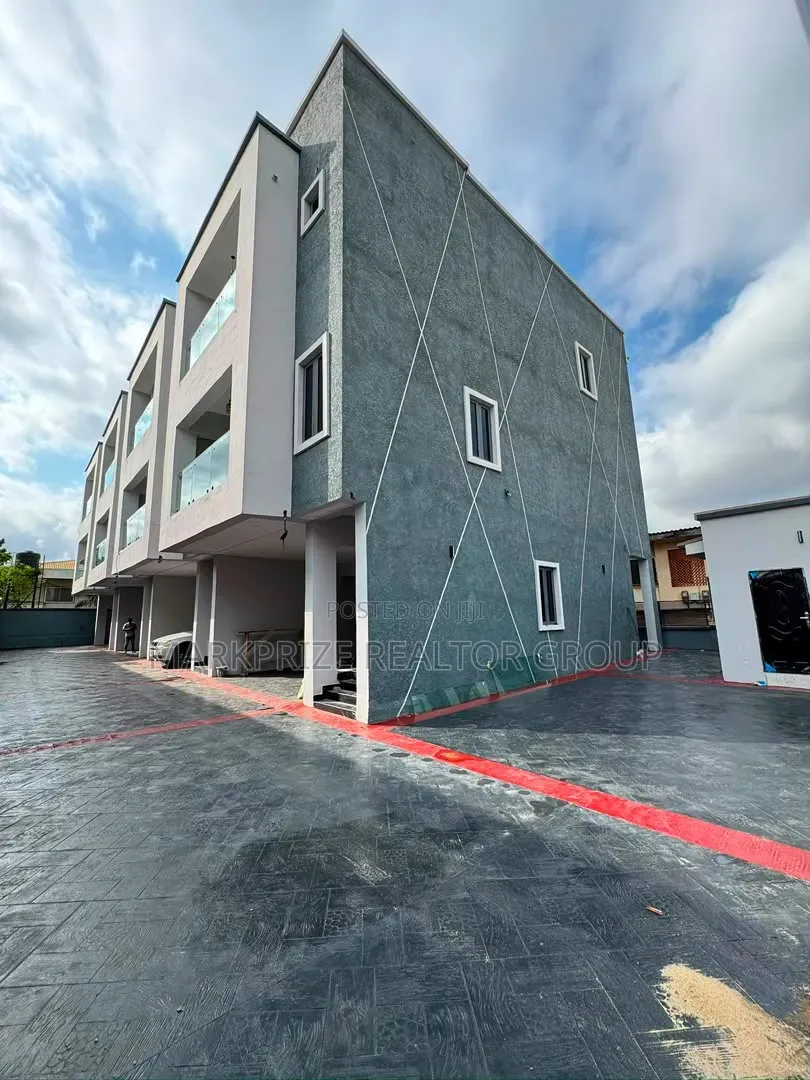 3bdrm Apartment in Opebi Ikeja Lagos for sale in Opebi