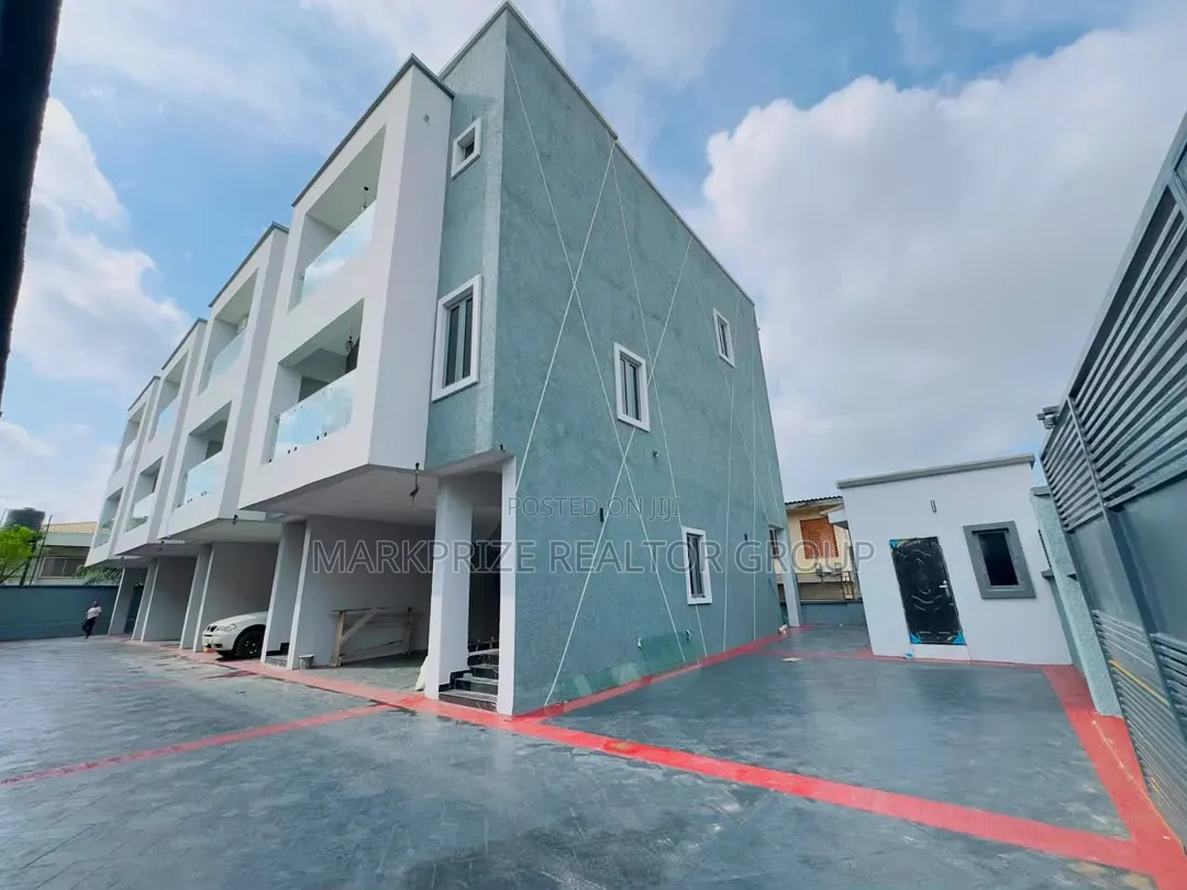 3bdrm Apartment in Opebi Ikeja Lagos for sale in Opebi