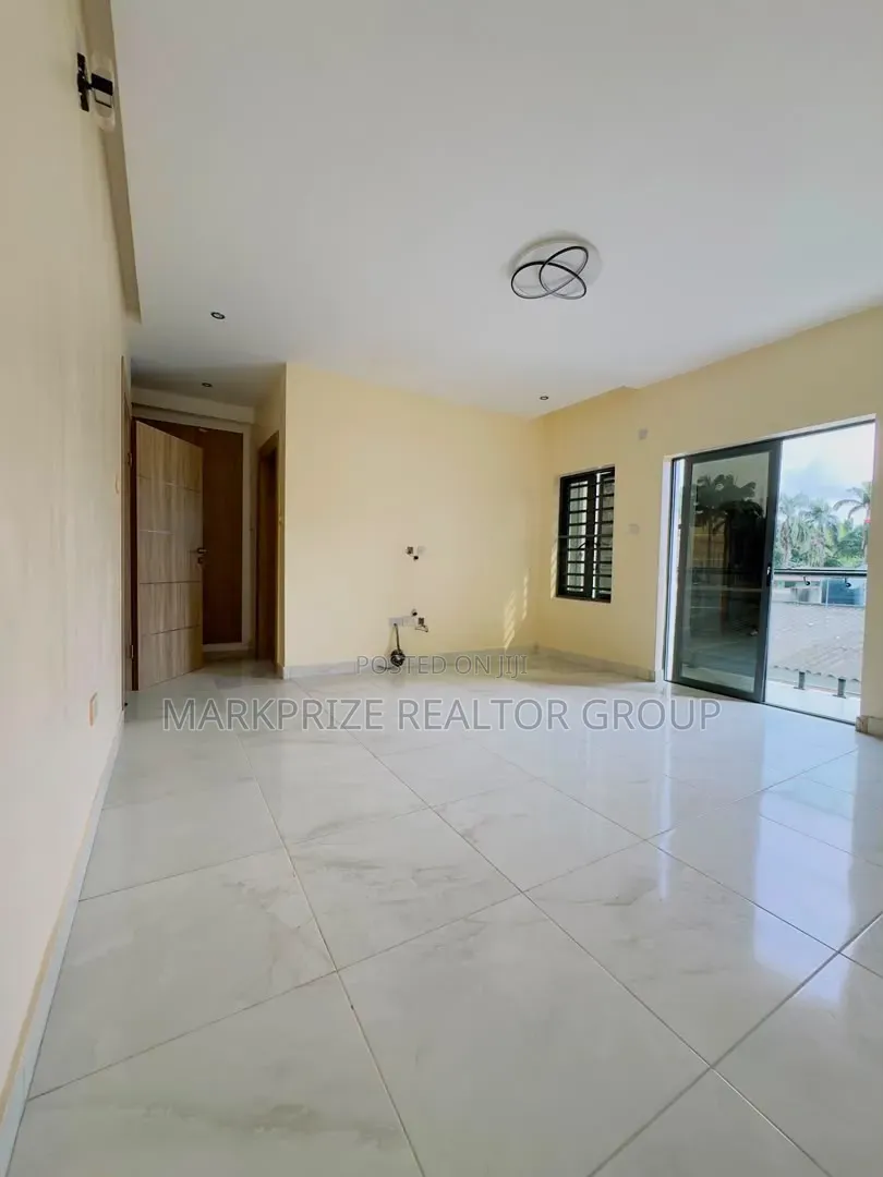 3bdrm Apartment in Opebi Ikeja Lagos for sale in Opebi