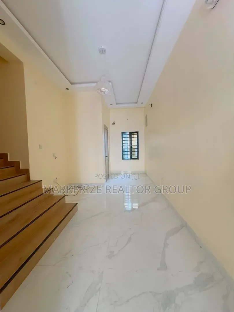 3bdrm Apartment in Opebi Ikeja Lagos for sale in Opebi