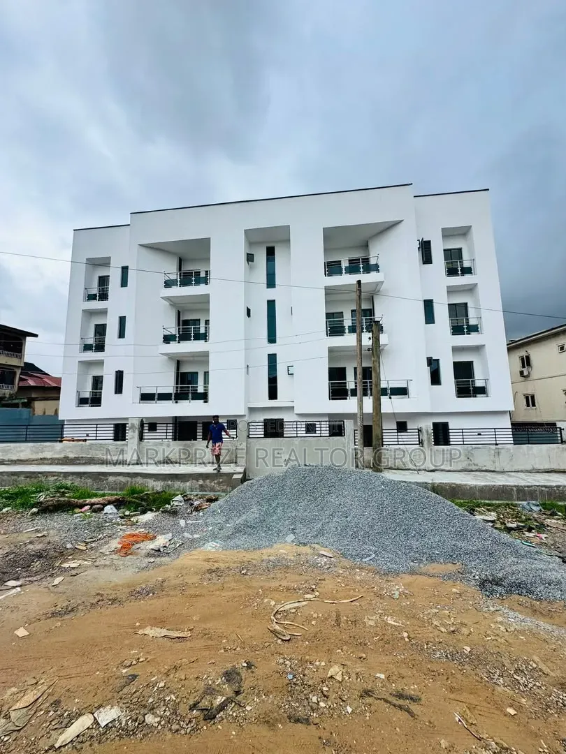 3bdrm Apartment in Gbagada Lagos for sale in Ifako-Gbagada