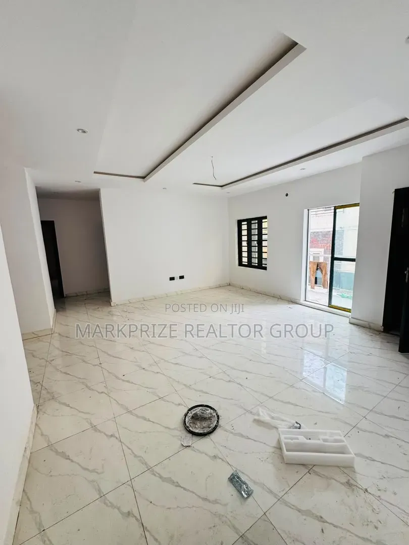 3bdrm Apartment in Gbagada Lagos for sale in Ifako-Gbagada