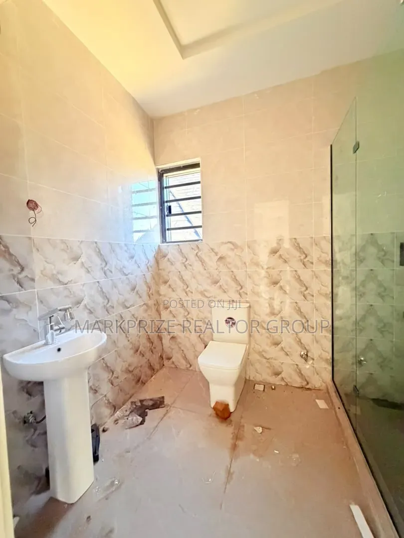 4bdrm Duplex in Omole Phase 1 Lagos for sale in Omole Phase 1