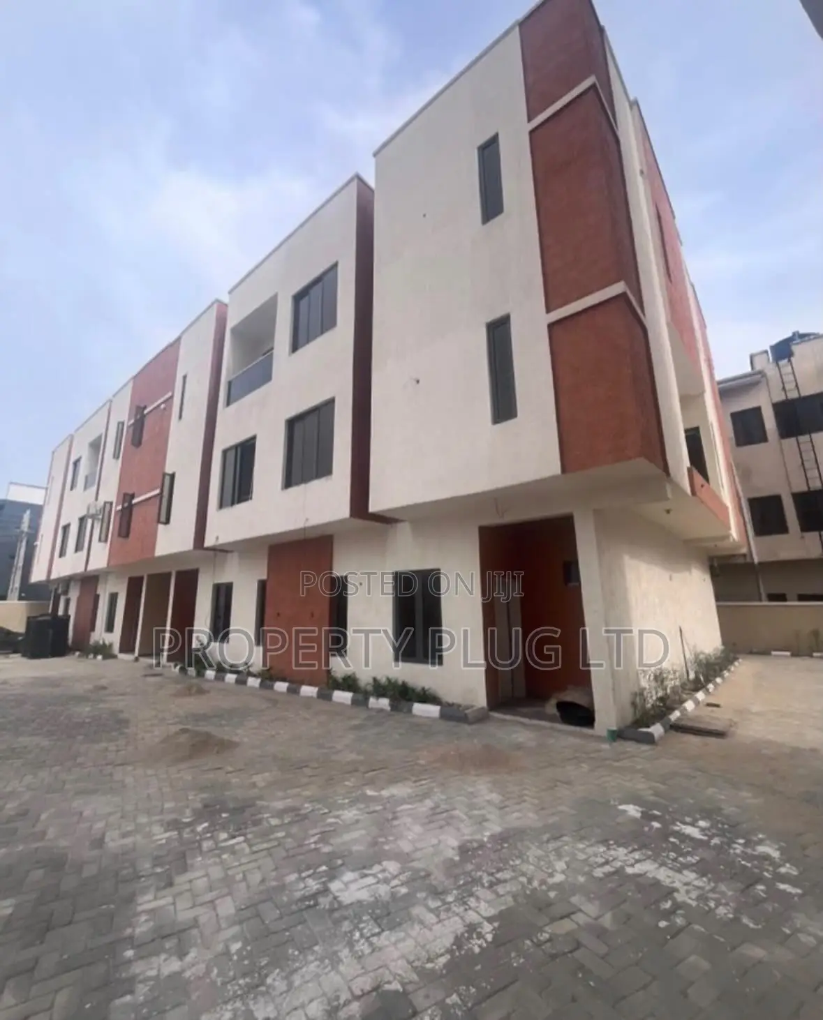 3bdrm Townhouse/Terrace in Ikate for sale in Ikate