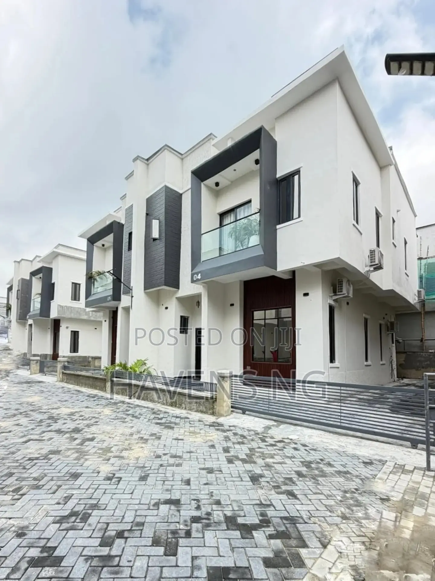 4bdrm Duplex in Lekki Phase 2 for sale in Lekki Phase 2