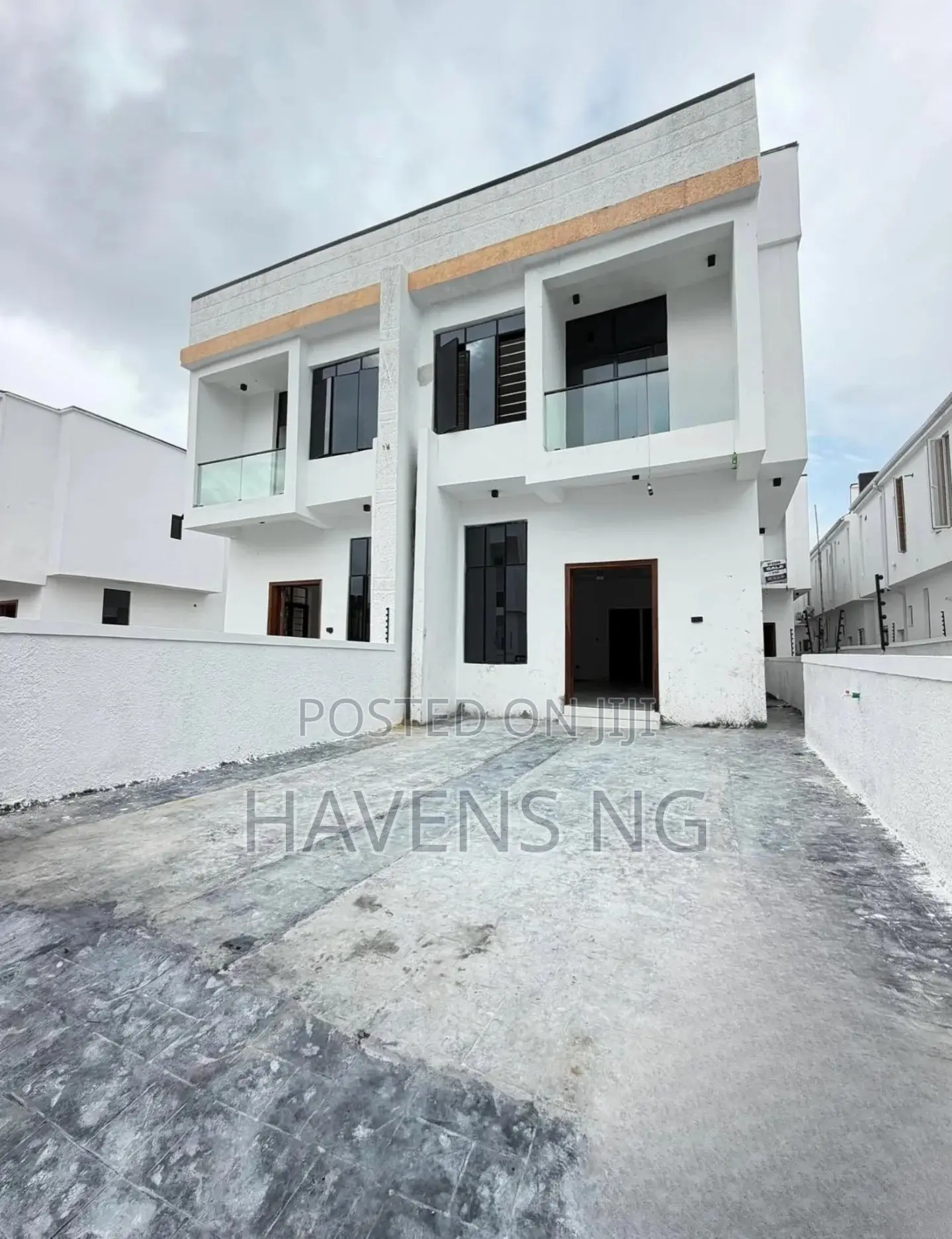 4bdrm Duplex in Ikota for sale in Ikota