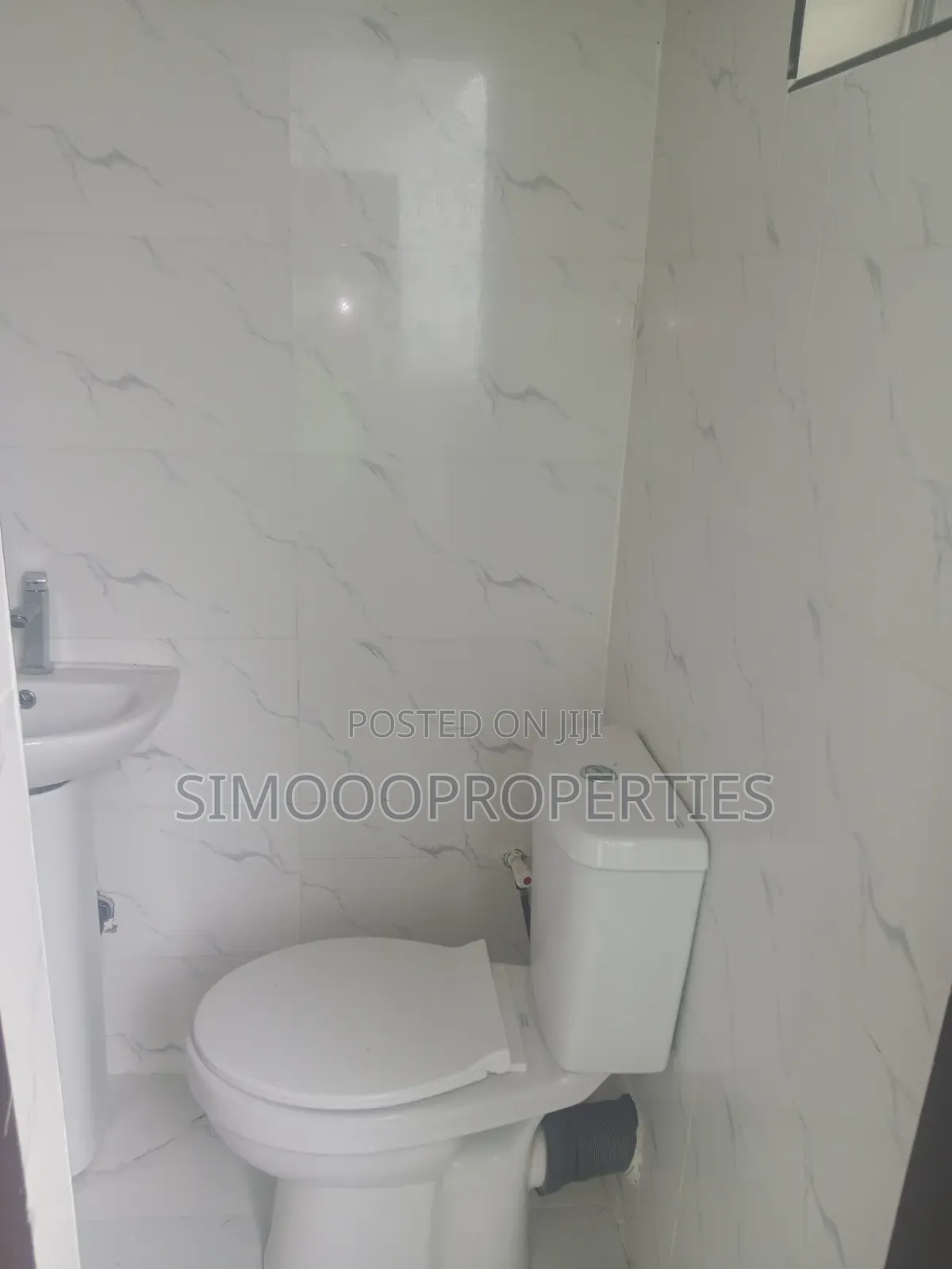 2bdrm Block of Flats in Royal Garden Estate, for rent in Lakowe
